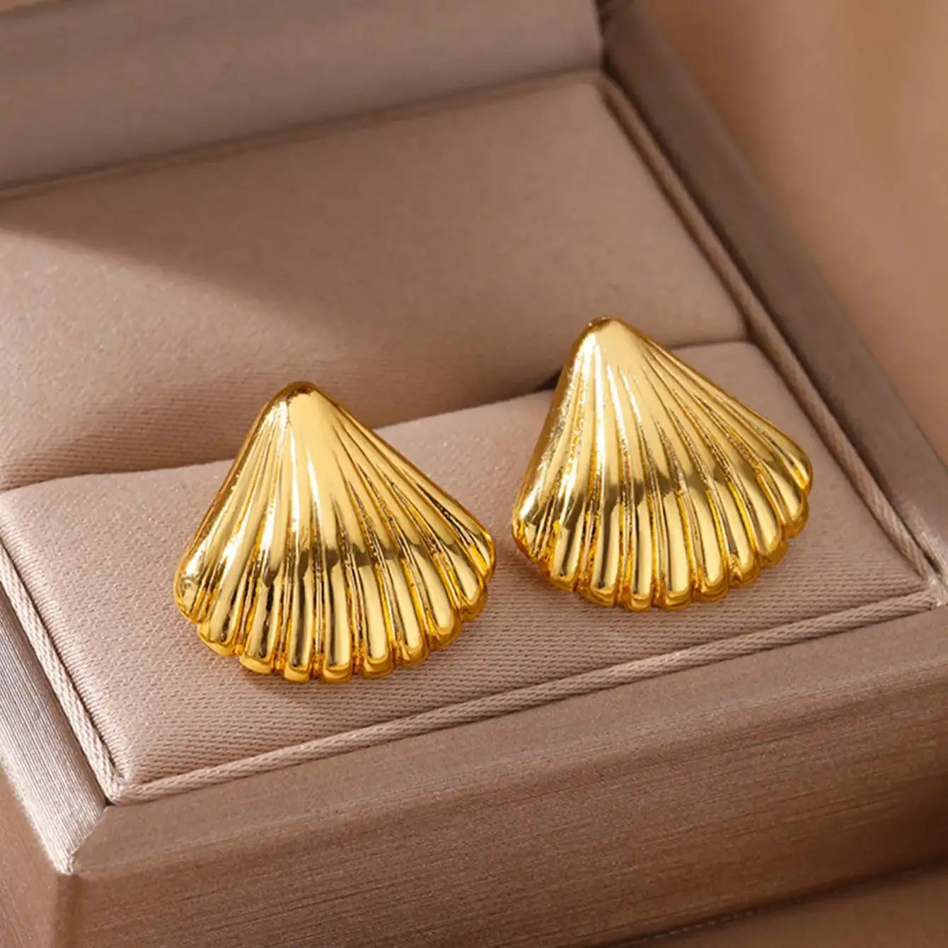 Shell Cast Minimalist Stud Earrings for Women Gold Color Stainless Steel Aesthetic Wedding Earring Wholesale Ocean Jewelry Gift
