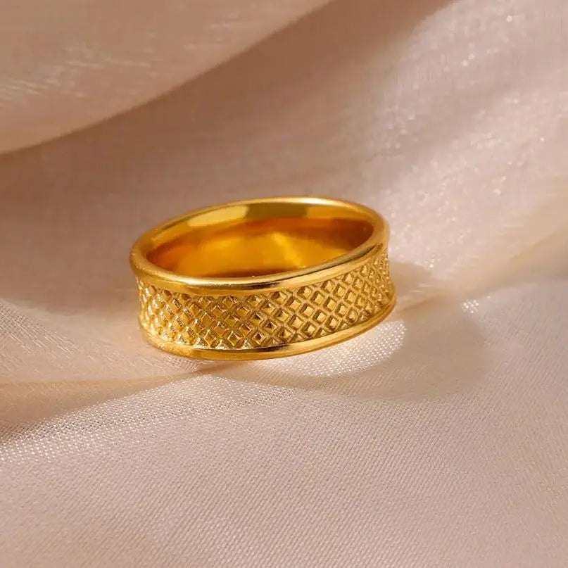 Vintage Stainless Steel Round Rings for Women Gold Color Aesthetic Designer Wedding Couple Ring Minimalist Jewelry anillos